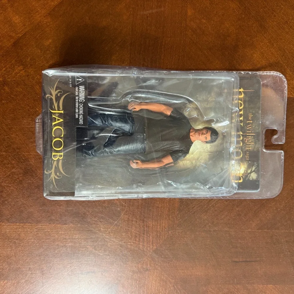 Twilight New Moon Jacob Black Shirt Figure damaged box see pics